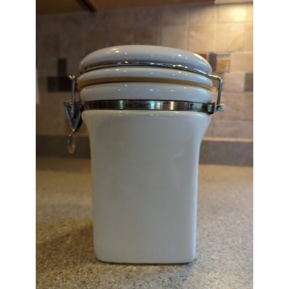 Gevalia Kaffe White & Gold Coffee Tea Ceramic Canister Airtight Hinge Lock 7.5" - Picture 4 of 9